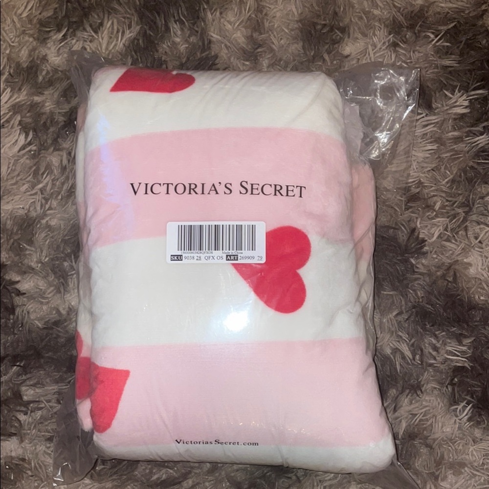 Victoria's Secret cozy plush blanket 60x50